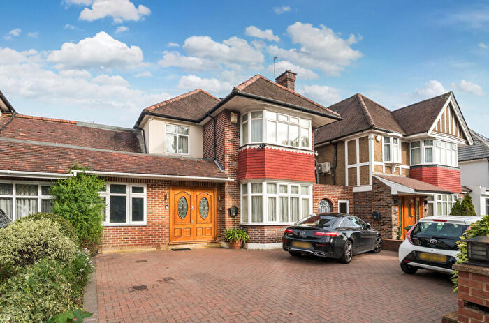 6 Bedroom Link Detached House For Sale In Salmon Street, London, NW9