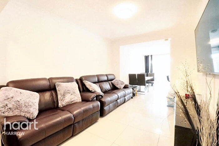 4 Bedroom Semi-Detached House For Sale In Taunton Way, Stanmore, HA7