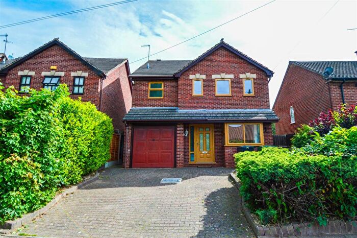 4 Bedroom Detached House To Rent In Old Station Road, Bromsgrove, Worcestershire, B60