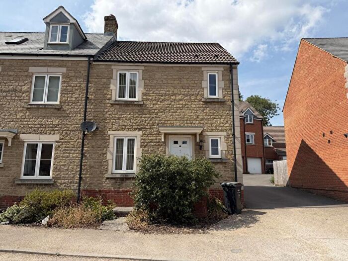 3 Bedroom House To Rent In Southfield Way, Frome, BA11