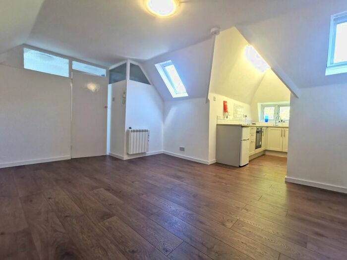 Studio To Rent In West Heath Drive, London, NW11