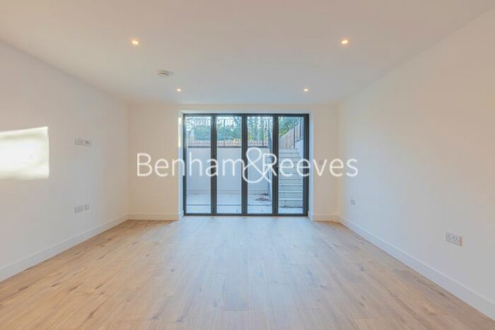 2 Bedroom Flat To Rent In Freeland Road, Ealing, W5