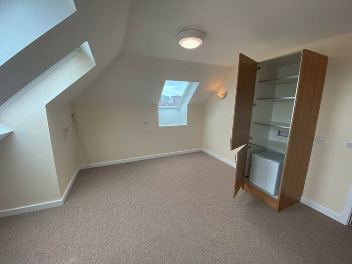 1 Bedroom Flat To Rent In Magdala Road, Cosham, Portsmouth, PO6