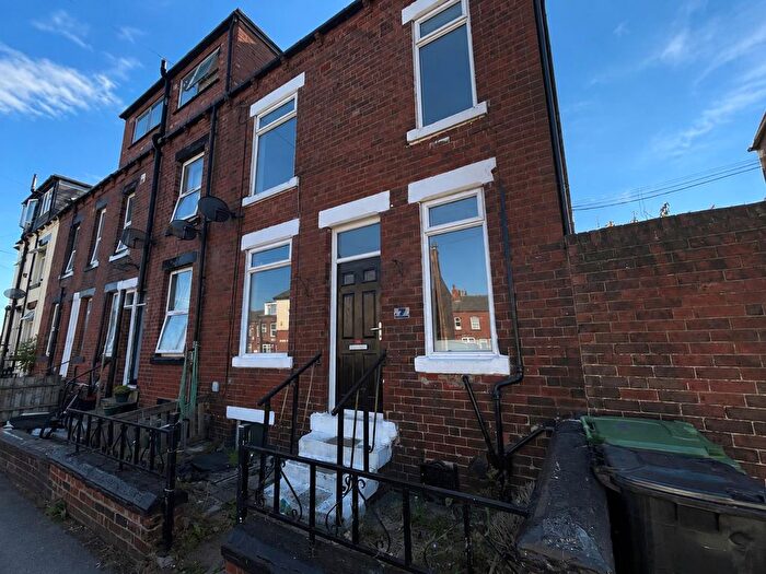 2 Bedroom Property To Rent In Firth Mount, Leeds, LS11