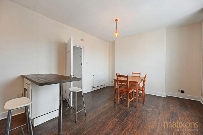 2 Bedroom Flat To Rent In Hamilton Road, London, SE27