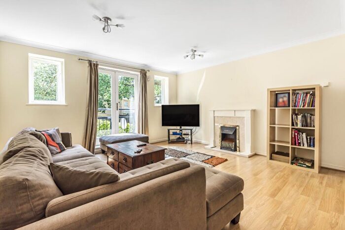 4 Bedroom Town House To Rent In Coverdale Road, N11