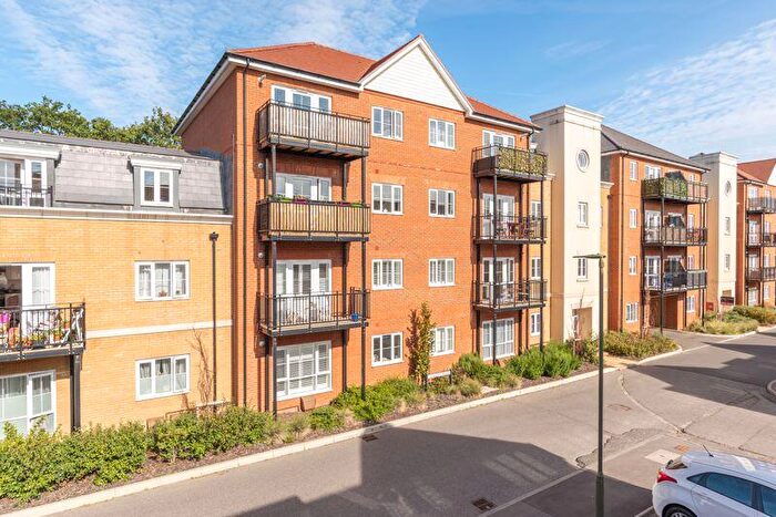 2 Bedroom Flat To Rent In Alderson Grove, Hersham, Walton-On-Thames., KT12