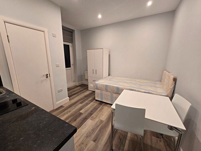 Studio To Rent In Alexandra Grove, London, N4