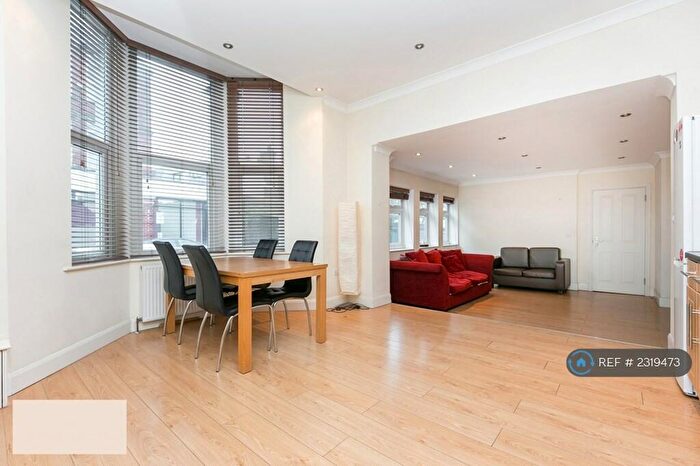 3 Bedroom Semi-Detached House To Rent In High Road, London, N22