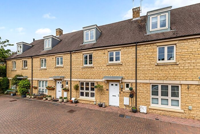4 Bedroom Terraced House For Sale In Hunloke Way, Malmesbury, SN16