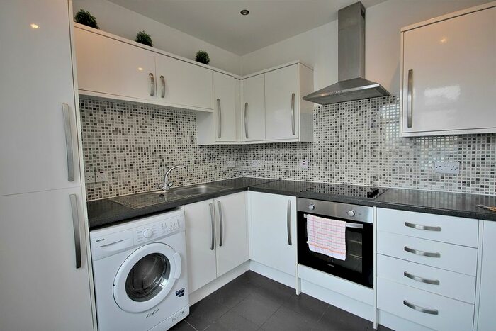 2 Bedroom Flat To Rent In Aigburth Road, Aigburth, Liverpool, L17