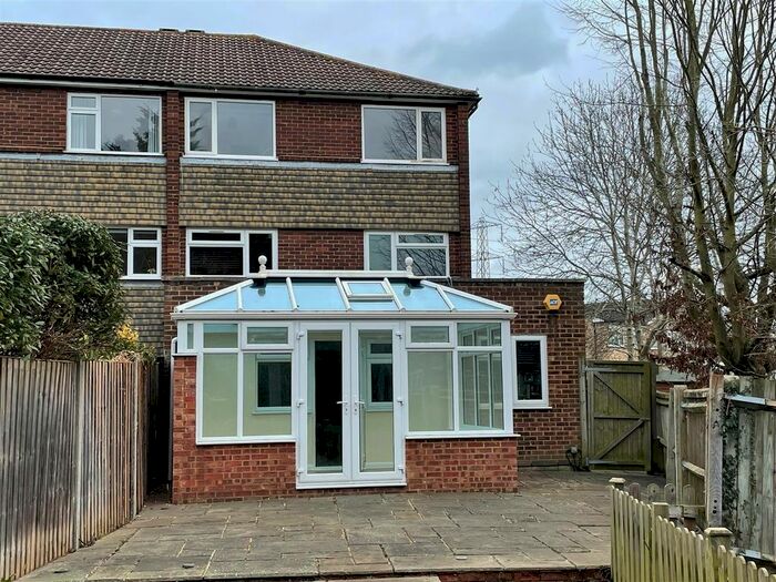 4 Bedroom Town House To Rent In Georgian Close, Staines TW18