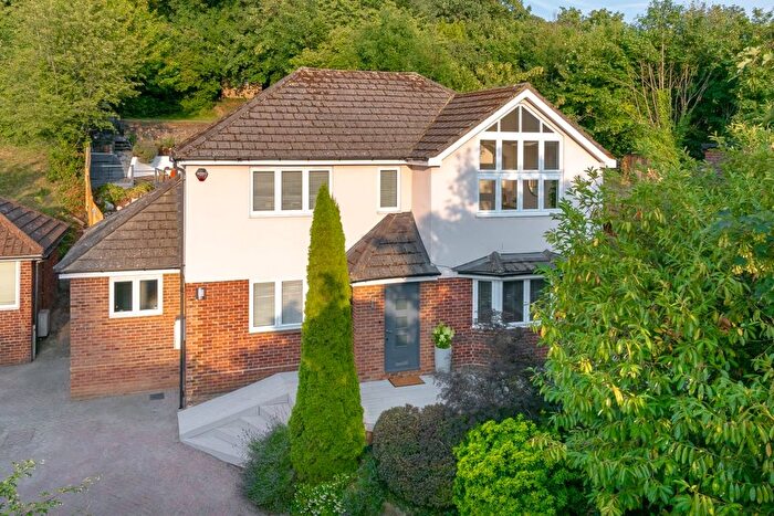 4 Bedroom Detached House For Sale In Hemdean Road, Caversham, RG4