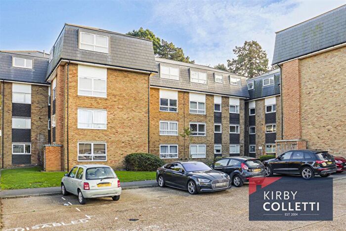 2 Bedroom Apartment To Rent In Lampits, Hoddesdon, EN11