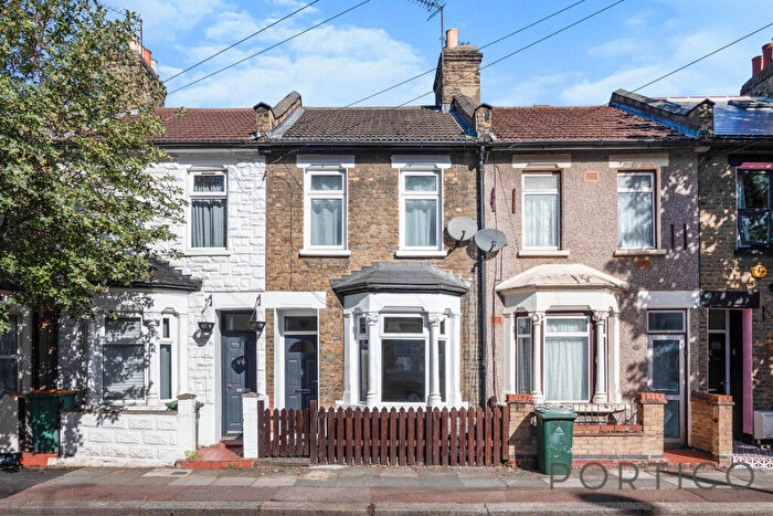 2 Bedroom Semi Detached House To Rent In Faringford Road, E15