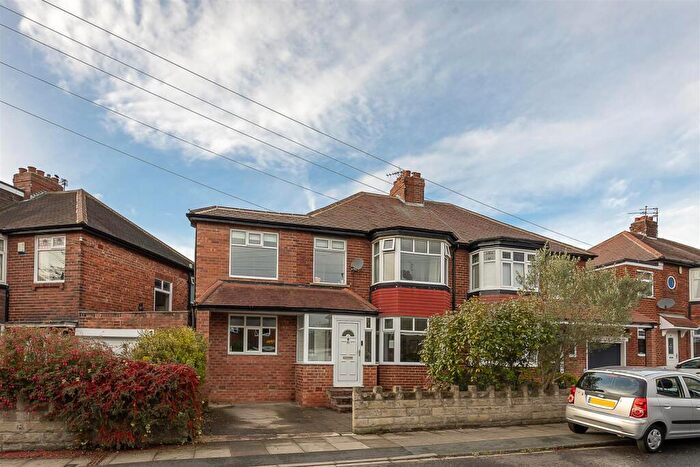 4 Bedroom Semi Detached House For Sale In Ridgewood Crescent, South Gosforth, Newcastle Upon Tyne, NE3