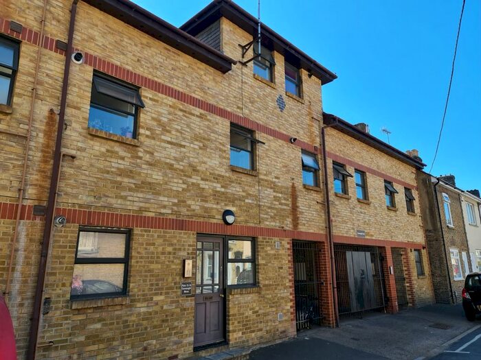 1 Bedroom Studio To Rent In Connaught Mews, Chatham, ME4