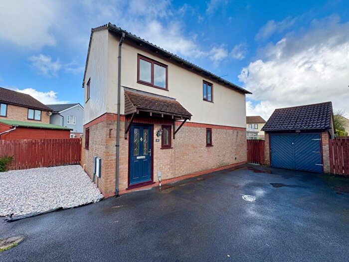 3 Bedroom Detached House For Sale In Lon Y Plas, Johnstown, Carmarthen, SA31