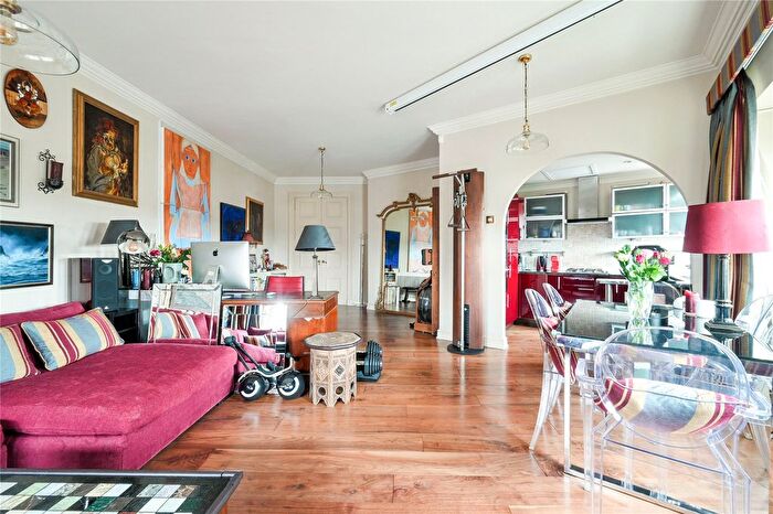 2 Bedroom Flat To Rent In Trinity Square, London, EC3N