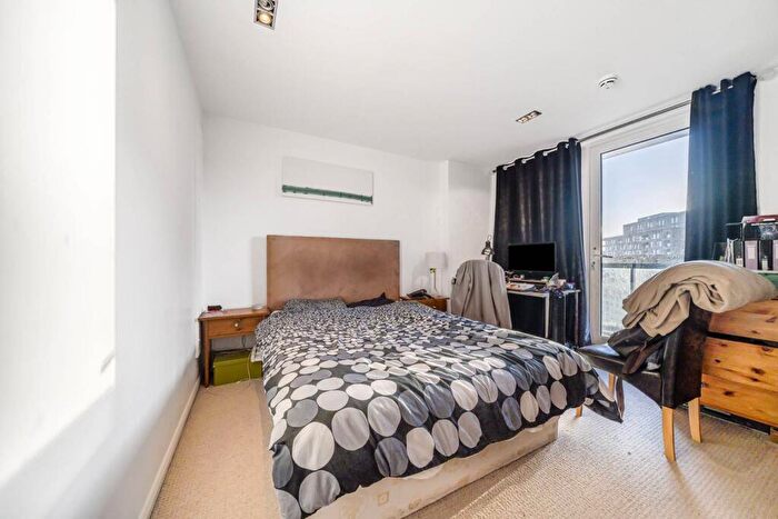 2 Bedroom Flat For Sale In Canary Wharf, Docklands, London, E14