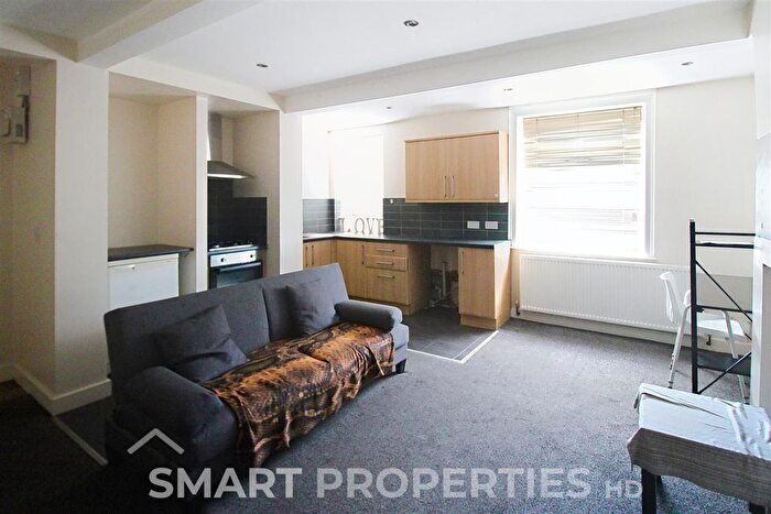 1 Bedroom Property To Rent In Wakefield Road, Waterloo, Huddersfield, HD5