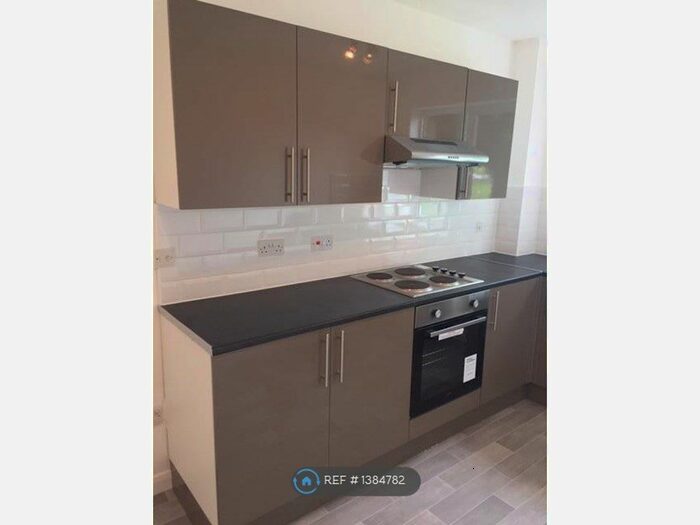 2 Bedroom Flat To Rent In Ellerslie Court, Gravesend, DA12