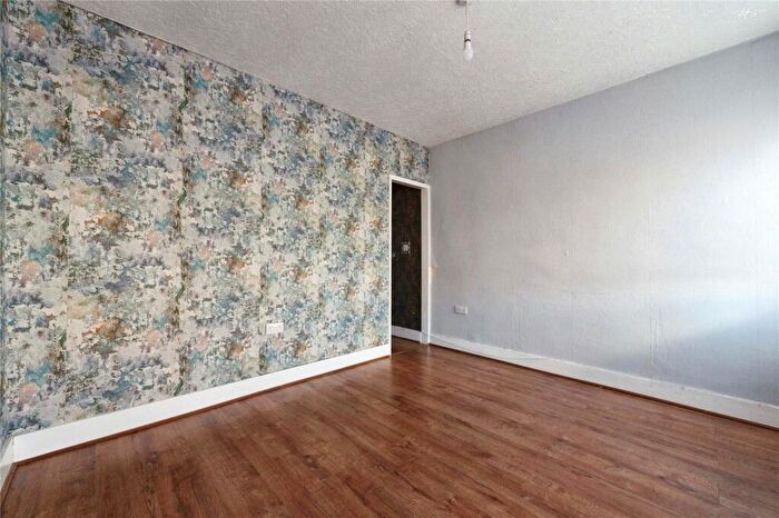 2 Bedroom End Of Terrace House For Sale In Argyll Road, Grays, Essex, RM17