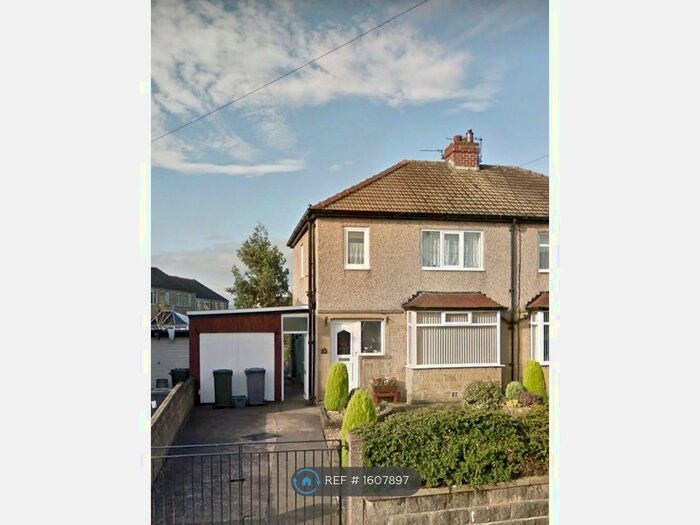 3 Bedroom Semi-Detached House To Rent In Wynmore Drive, Huddersfield, HD3