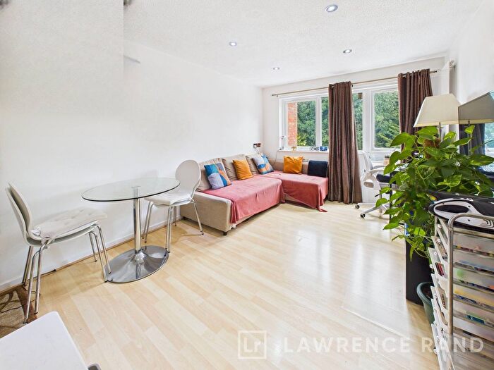 1 Bedroom Flat To Rent In Lakeside Close, Ruislip, HA4