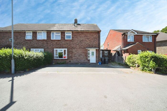3 Bedroom End Terrace House For Sale In Cades Close, Luton, LU1
