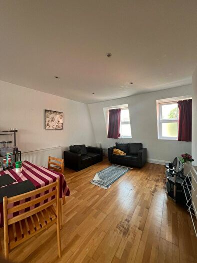 2 Bedroom Flat To Rent In Hessel Street, Whitechapel, London, E1