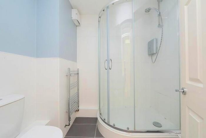 2 Bedroom Flat To Rent In Edge Hill, London, SW19