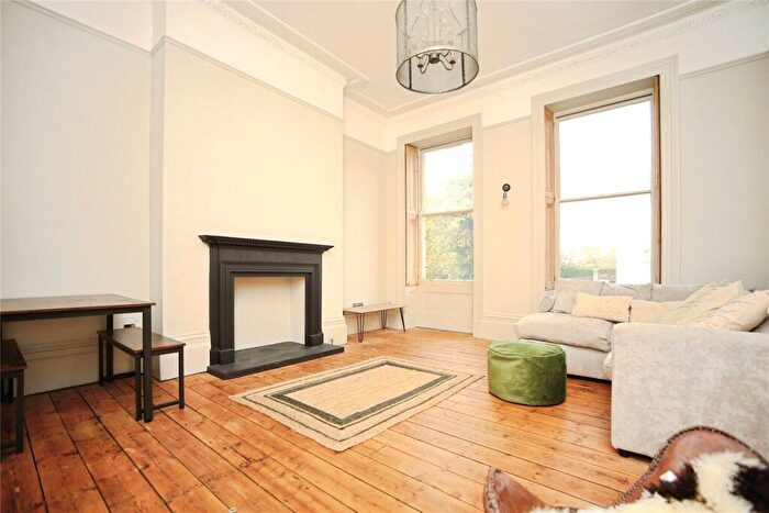 1 Bedroom Apartment To Rent In Lansdown Crescent, Cheltenham, Gloucestershire, GL50