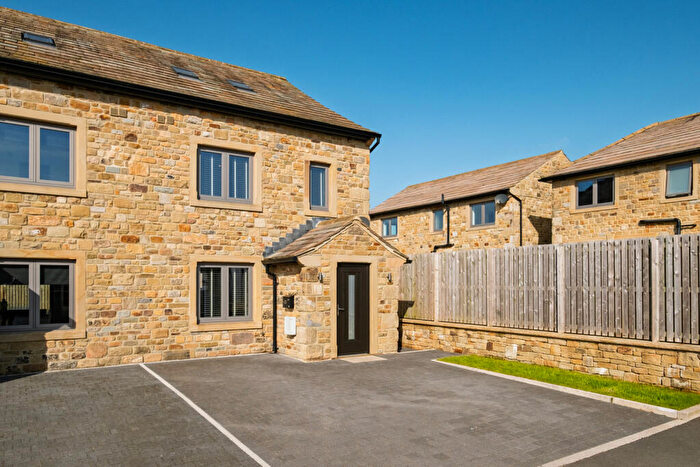 3 Bedroom Semi Detached House For Sale In Brogden View, Barnoldswick, Lancashire, BB18