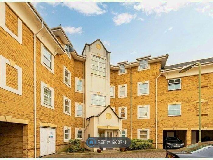 2 Bedroom Flat To Rent In International Way, Sunbury-On-Thames, TW16