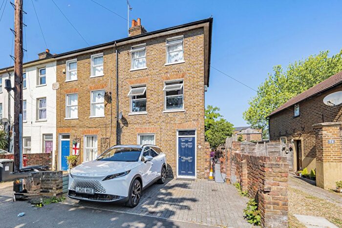 3 Bedroom Property For Sale In Park Street, Slough, SL1