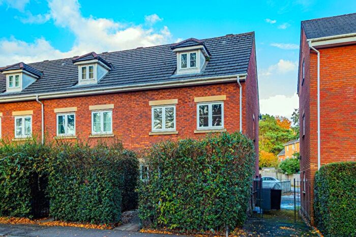 3 Bedroom End Of Terrace House For Sale In Plasmawr Road, Fairwater, Cardiff, CF5
