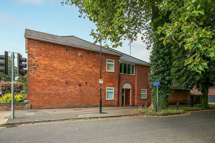 1 Bedroom Apartment To Rent In Park Avenue, Winchester, Hampshire, SO23