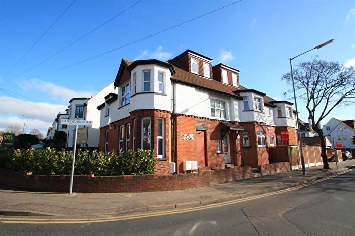 3 Bedroom Apartment To Rent In Valkyrie Road, Westcliff-On-Sea, SS0