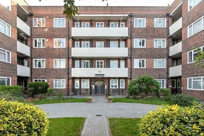 2 Bedroom Flat For Sale In Brewster Gardens, London, W10