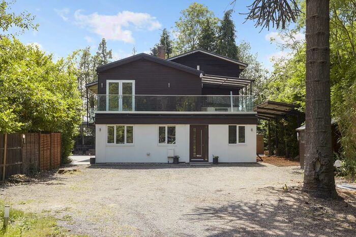 5 Bedroom Detached House To Rent In Woburn Hill, Addlestone, KT15