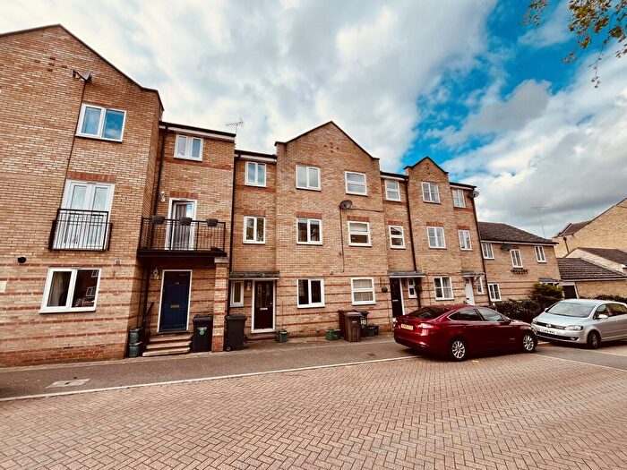 4 Bedroom Town House To Rent In Parkinson Drive, CM1