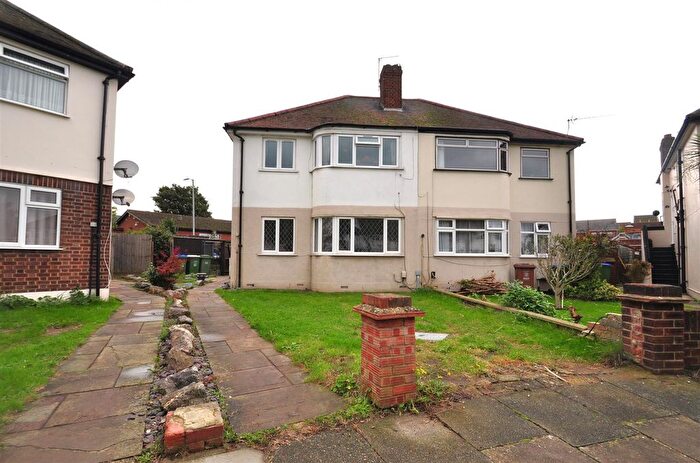 2 Bedroom Maisonette To Rent In Russell Close, Bexleyheath, DA7