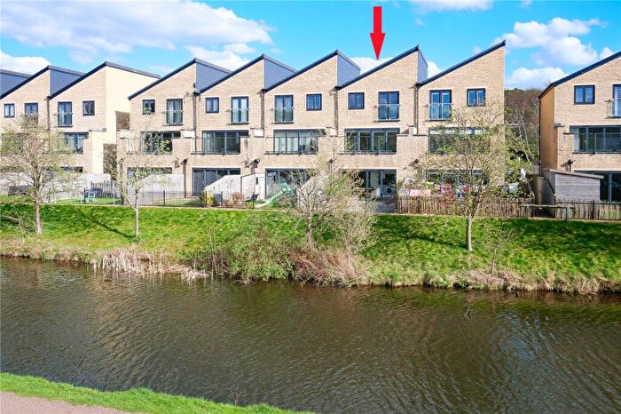 4 Bedroom Terraced House For Sale In Cygnet Way, Shipley, West Yorkshire, BD17