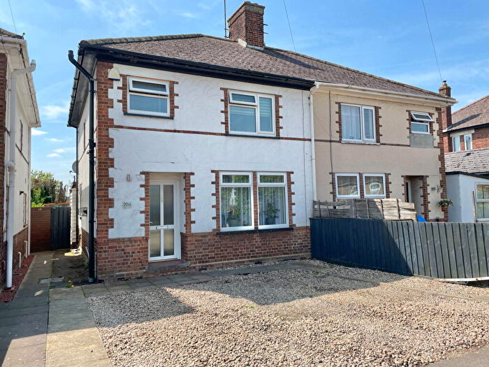3 Bedroom Semi-Detached House For Sale In Wisbech Road, March, PE15