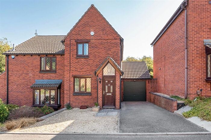 2 Bedroom Semi-detached House For Sale In Grasmere Gardens, Bridgeyate, Bristol, BS30