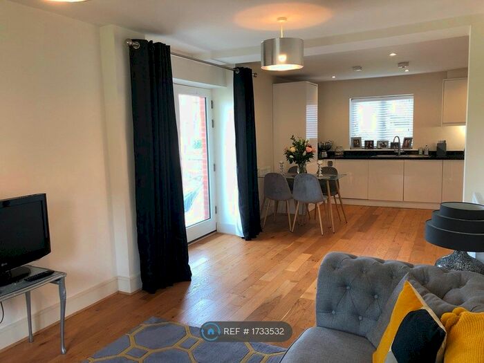 2 Bedroom Flat To Rent In Sheering Lower Road, Sawbridgeworth, CM21