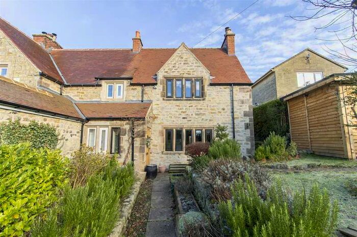 2 Bedroom Cottage For Sale In The Green, Calver, Hope Valley, S32