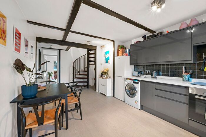 2 Bedroom Maisonette To Rent In Turenne Close, SW18