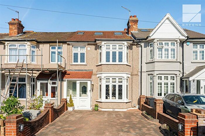 4 Bedroom Property For Sale In Middleton Avenue, London, E4